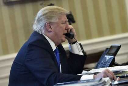 Trump-making-phone-call.jpg
