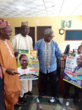 PHOTO NEWS: Lagos NUJ Chairmanship Election: Akinreti takes campaign to home office, Voice of Nigeria