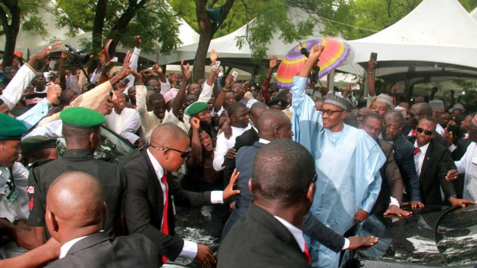 Buhari-with-crowd.jpg