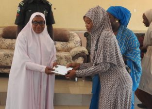 400 women benefit from Aisha Buhari’s cash transfer initiative