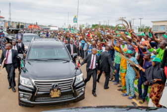 Buhari attends Osun APC mega rally, tells electorates “I’m at home with you”