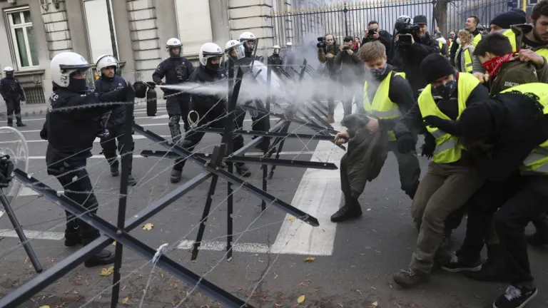 French-protesters-and-police.jpg