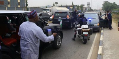Ambode apprehends motorists for driving against traffic