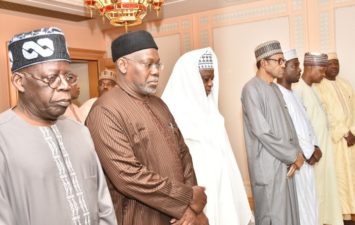 At Makkah, Tinubu meets Buhari, urges elders to exercise caution in utterance as President breaks fast with Sultan of Sokoto, others