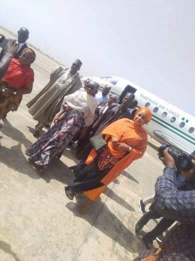 Hanan-Buhari-middle-leaves-the-Presidential-jet-.jpg