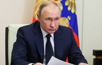 Putin orders to supply gas to unfriendly countries for rubles only
