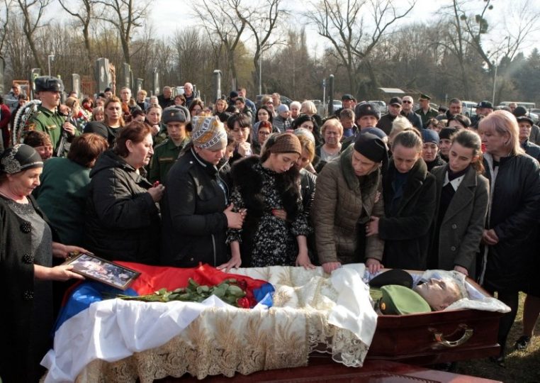 0x0-russians-bury-dead-soldiers-as-kremlin-admits-major-losses-in-ukraine-1649446138276.jpg