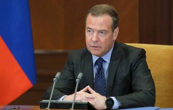 Medvedev warns that Russia’s default may entail Europe’s default