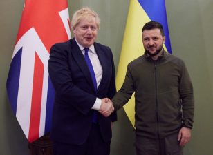 UK’s Johnson meets Ukraine’s Zelensky in Kyiv, offers more armored vehicles and missiles