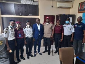 Gov Sanwo-Olu renews his driver’s licence at Eti-Osa Driver’s Licence Centre, commends the process