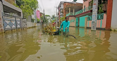 Millions stranded, dozens killed in India, Bangladesh floods