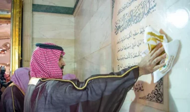 Saudi Crown Prince leads washing ceremony of Holy Kaaba in Mecca