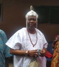 Osolo of Isolo, Oba Adewole, commiserates with Akeredolu on mother’s death