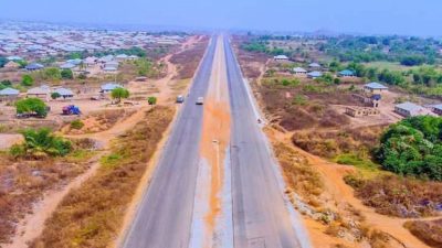 Fashola reveals when Oyo-Ogbomoso road will be ready, directs ease of gridlock on Ibadan-Ilesa road