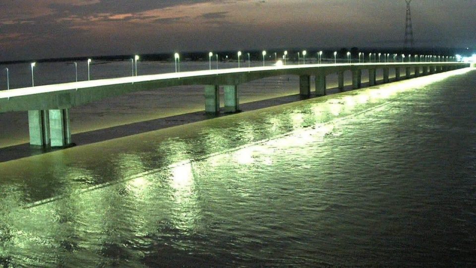 Street-light-on-second-niger-bridge.jpg