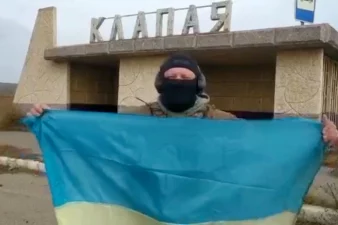 Ukrainian troops enter Kherson after Russian retreat