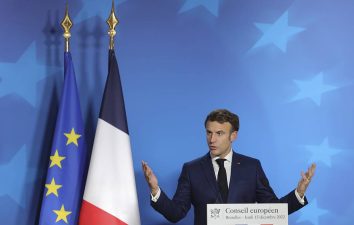 Macron breaks taboo, seizes leadership in helping Kiev by agreeing to send tanks — Report