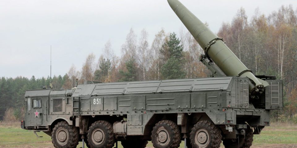 Iskander-missile-launcher.jpg