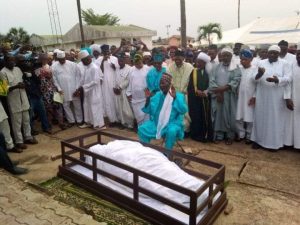 Bola Ajibola interred, Buhari eulogises, as Osinbajo, Obasanjo, Sultan, Osoba, monarchs attend burial at IMA