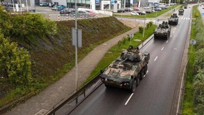 Poland deploys troops to Belarus border