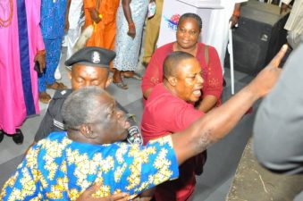 Rowdy session, as Deji of Akure’s aides, chief disrupt Ondo Assembly’s public hearing on LCDAs creation