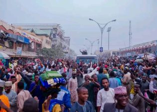 “MISCARRIAGE OF JUSTICE”: Unprecedented crowds in Kano, as residents show solidarity with their Governor